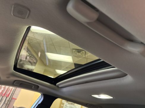 Used 2023 Toyota Corolla Cross XLE w/ Convenience Package image 7