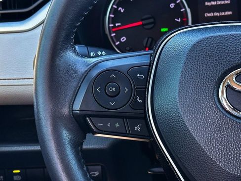 Used 2020 Toyota RAV4 XLE Premium image 20