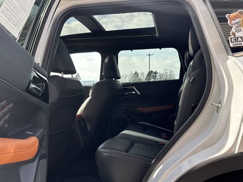 Used 2022 Mitsubishi Outlander SEL image 10