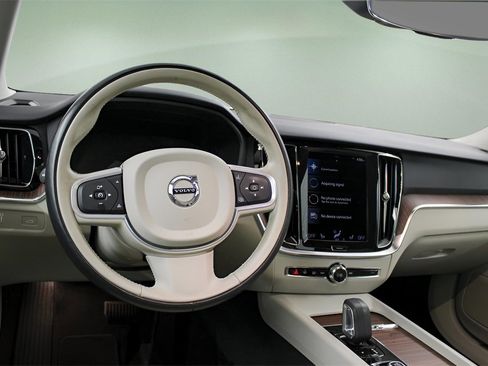 Certified 2022 Volvo S60 B5 Momentum w/ Premium Package image 12