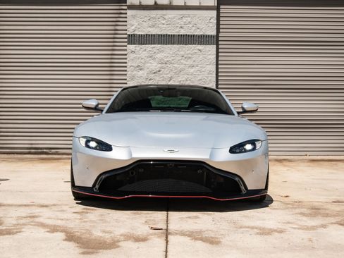 Used 2019 Aston Martin V8 Vantage Coupe RWD image 3