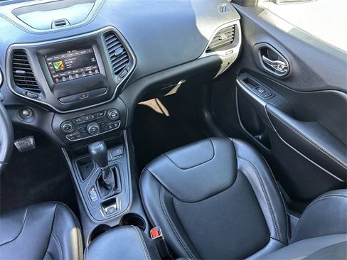 Used 2019 Jeep Cherokee Latitude Plus image 17