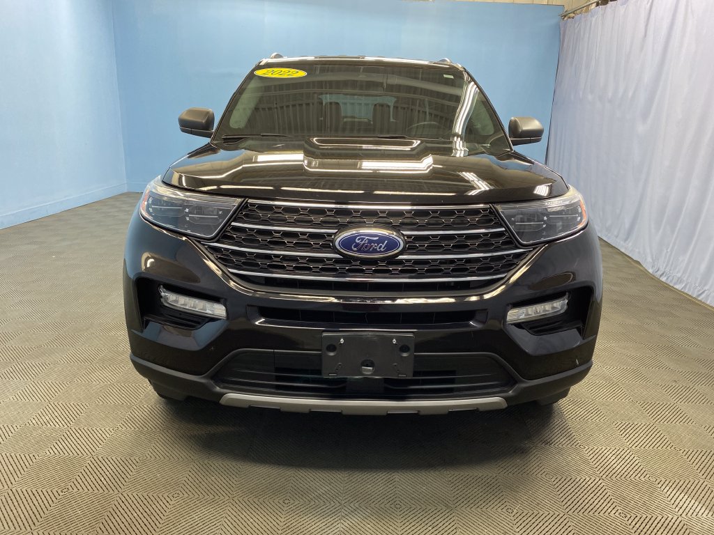 Used 2022 Ford Explorer XLT w/ Equipment Group 202A AWD/4WD image 2