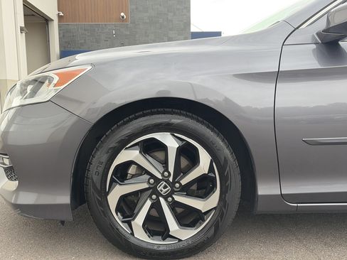Used 2017 Honda Accord EX image 10
