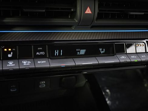 Used 2024 Toyota Prius XLE image 30