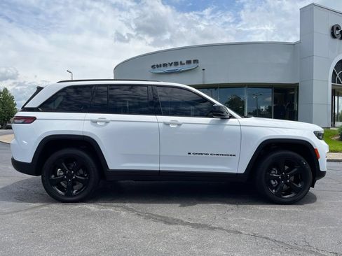 Used 2024 Jeep Grand Cherokee Altitude AWD/4WD image 48