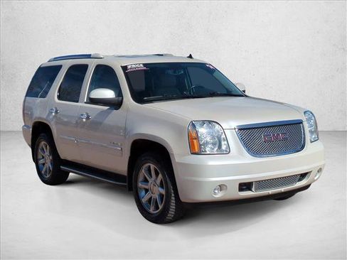 Used 2014 GMC Yukon Denali image 3