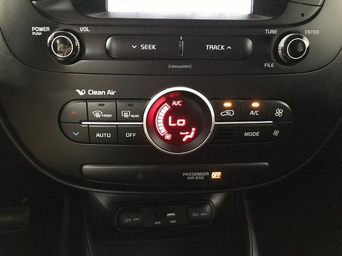 Used 2017 Kia Soul + w/ Designer's Package FWD image 28