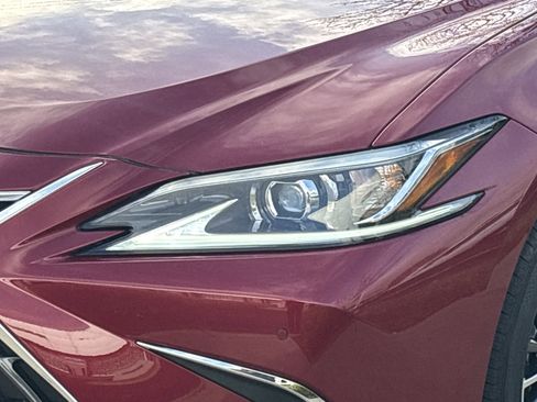 Certified 2025 Lexus ES 350 w/ Premium Package image 6