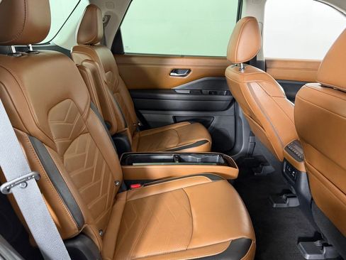 Used 2023 Nissan Pathfinder Platinum image 31