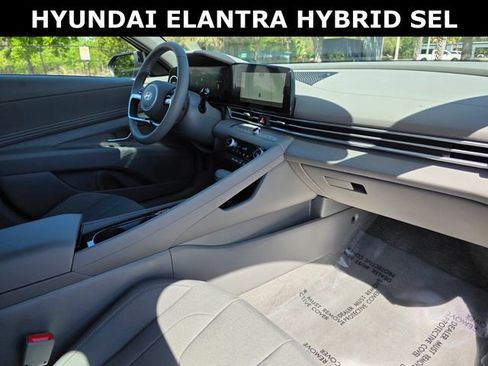 Used 2025 Hyundai Elantra SEL image 9