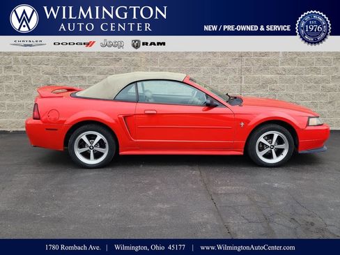 Used 2001 Ford Mustang Convertible RWD image 1