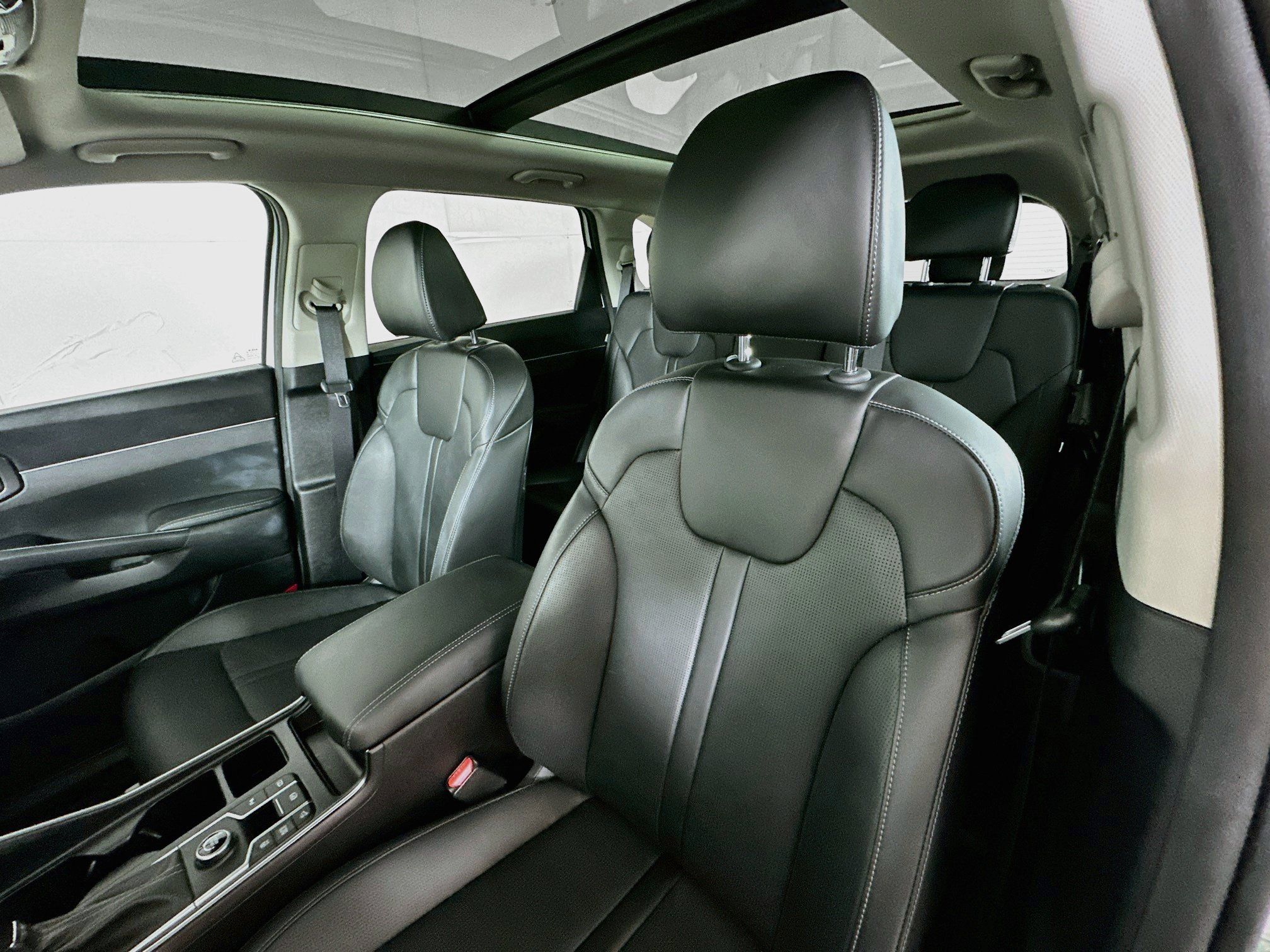 Certified 2025 Kia Sorento S w/ Panoramic Sunroof Package FWD image 20