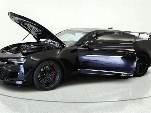 Used 2018 Chevrolet Camaro ZL1 RWD image 9
