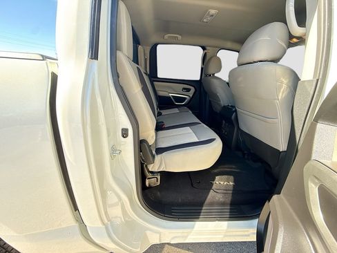 Used 2024 Nissan Titan SV w/ SV Convenience Package RWD image 26