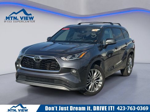 Used 2024 Toyota Highlander Platinum AWD/4WD image 1