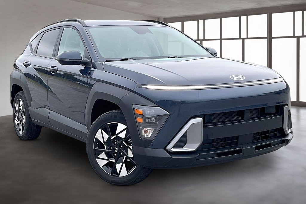 Used 2024 Hyundai Kona SEL AWD/4WD image 3