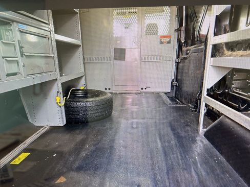 Used 2015 Ford Transit 250 148 Medium Roof image 7