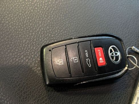 Used 2025 Toyota Camry LE image 28