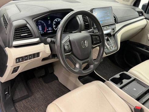 Used 2025 Honda Odyssey EX-L image 3