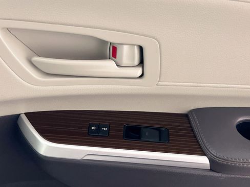 Used 2022 Toyota Sienna LE image 32