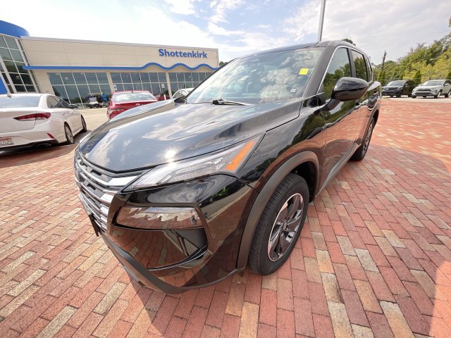 Used 2025 Nissan Rogue SV FWD image 27