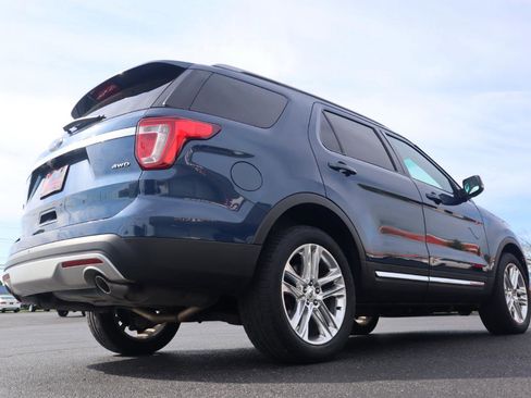 Used 2017 Ford Explorer XLT w/ Equipment Group 202A AWD/4WD image 17