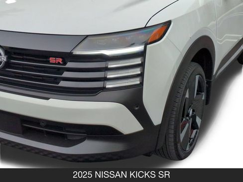 Used 2025 Nissan Kicks SR FWD image 10