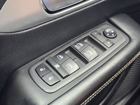 Used 2021 Chrysler Pacifica Touring w/ S Appearance Package FWD image 22