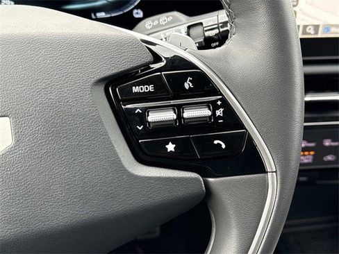 Certified 2025 Kia Niro SX Touring image 24