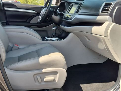 Used 2018 Toyota Highlander XLE FWD image 29
