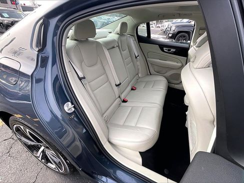 Used 2024 Volvo S60 B5 Plus image 25