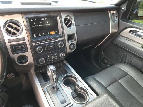 Used 2017 Ford Expedition Limited w/ Equipment Group 301A RWD image 15