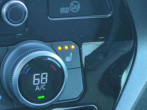 Used 2022 Toyota Highlander XLE FWD image 23