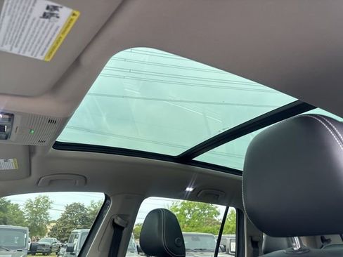 Used 2025 Volkswagen Atlas SE w/ Panoramic Sunroof Package image 25