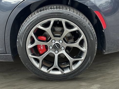 Used 2018 Chrysler 300 Touring w/ Sport Appearance Package image 21