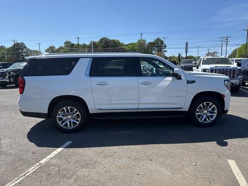 Used 2023 GMC Yukon XL SLT image 8