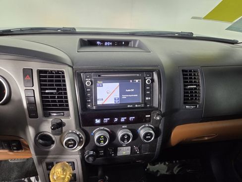 Used 2015 Toyota Sequoia Platinum image 18