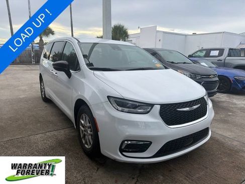 Used 2024 Chrysler Pacifica Touring-L FWD image 1