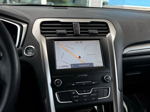 Used 2019 Ford Fusion SE FWD image 30