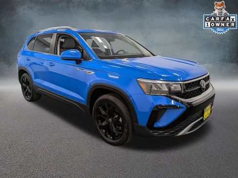 Used 2023 Volkswagen Taos SE w/ Panoramic Sunroof Package image 3