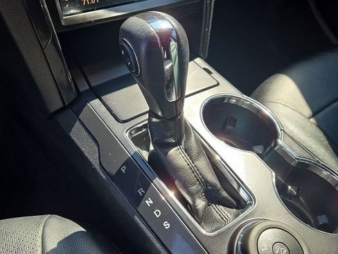 Used 2019 Ford Explorer XLT image 15