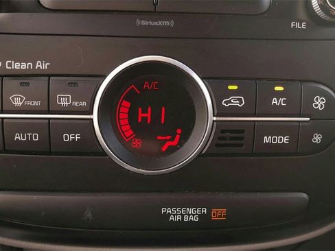 Used 2017 Kia Soul + image 26