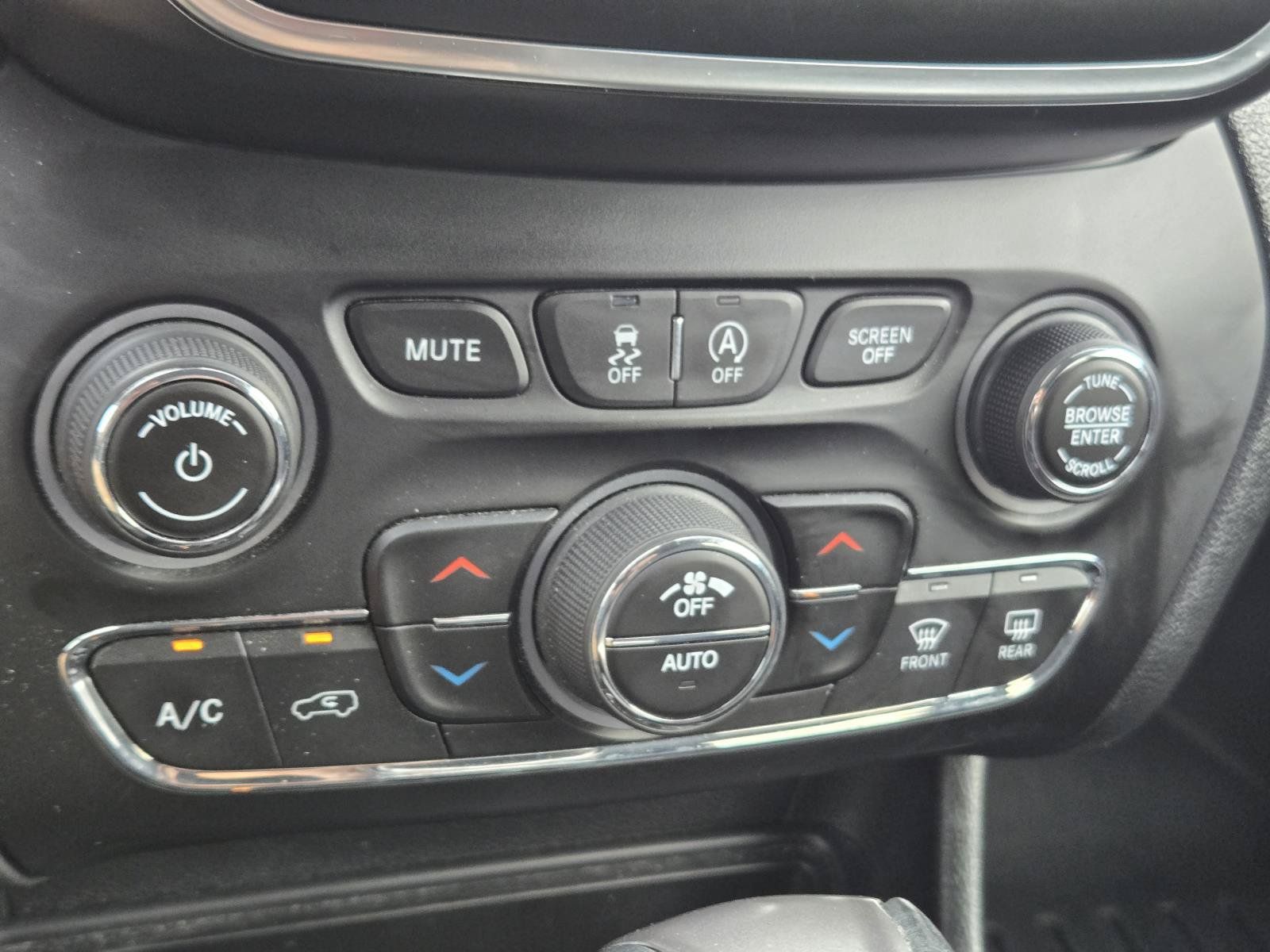 Used 2022 Jeep Cherokee Latitude Lux FWD image 27