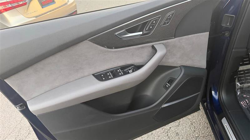 Used 2021 Audi SQ7 Premium Plus w/ Driver Assistance Package AWD/4WD image 31