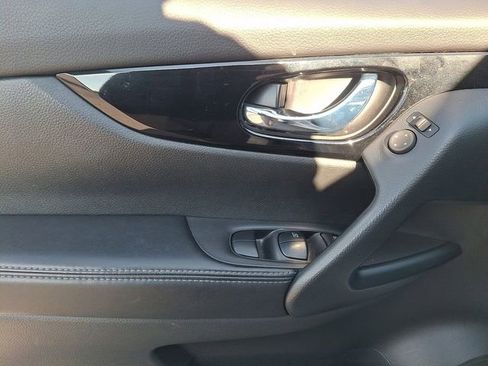 Used 2021 Nissan Rogue Sport SV image 12