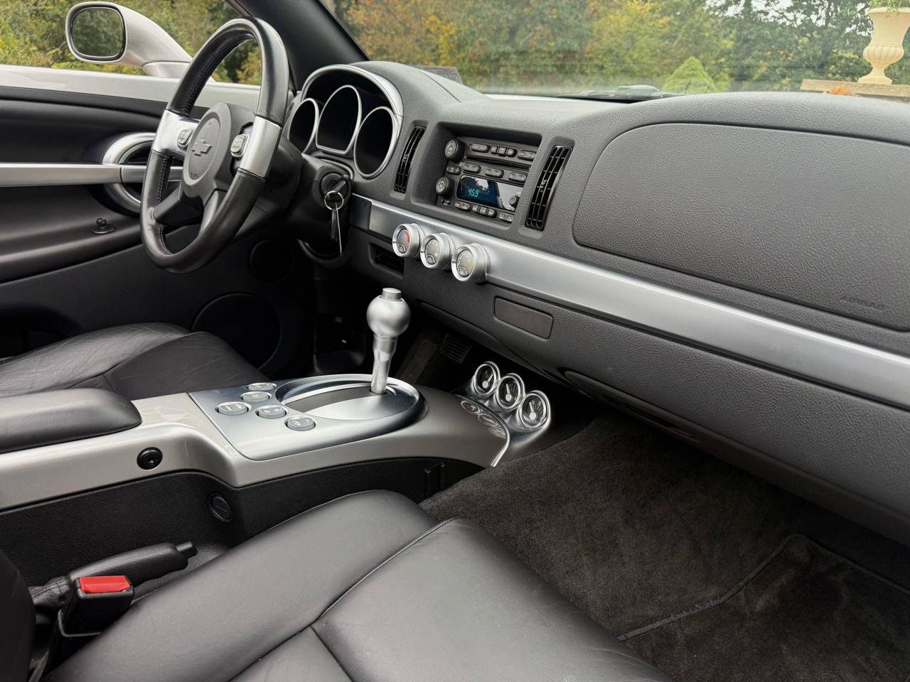 Used 2004 Chevrolet SSR w/ Preferred Equipment Group RWD image 27