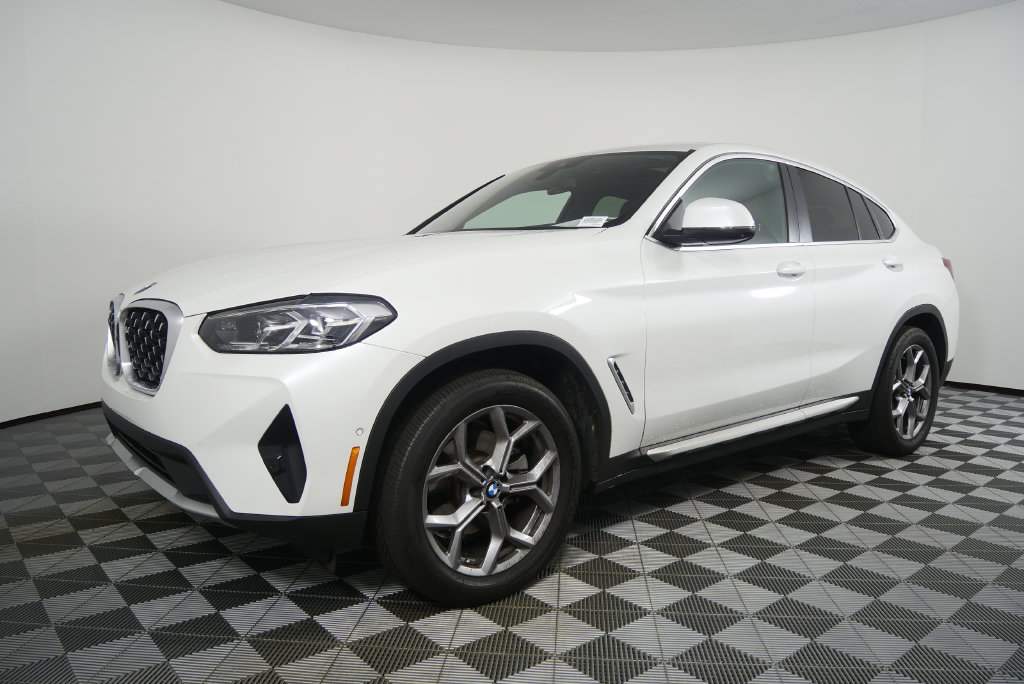 Certified 2025 BMW X4 xDrive30i AWD/4WD image 8