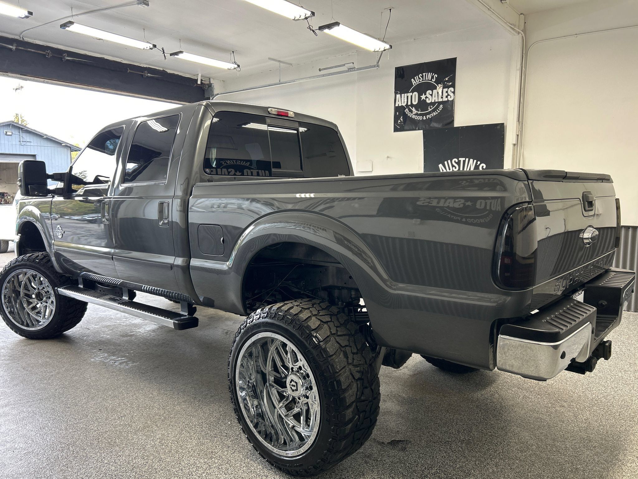 Used 2015 Ford F350 Lariat w/ Lariat Ultimate Package AWD/4WD image 4