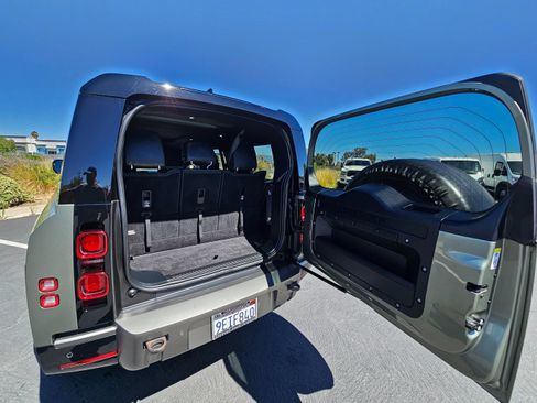 Used 2023 Land Rover Defender 130 X-Dynamic SE AWD/4WD image 36